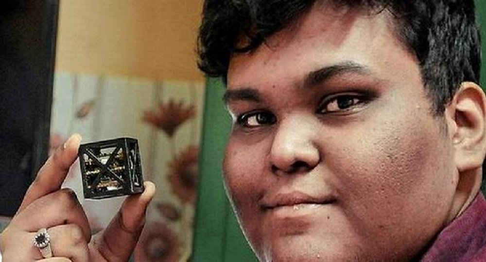 Estudiante de la India crea el satélite más liviano del mundo 