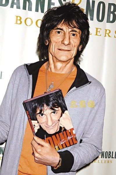 Operan de un pulmón a Ron Wood, guitarrista de los Rolling Stones