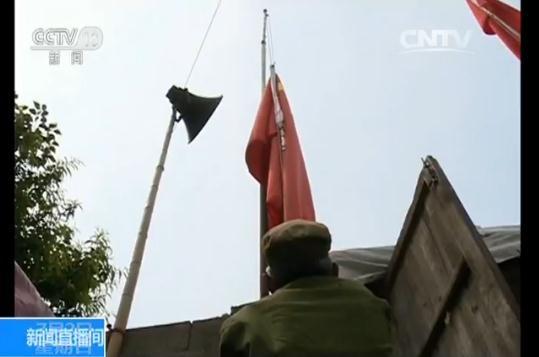 Veterano iza la bandera nacional durante 20 a?os para expresar su gratitud