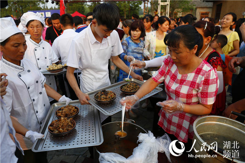 Inauguran en Hubei el artefacto más grande del mundo para cocinar al vapor