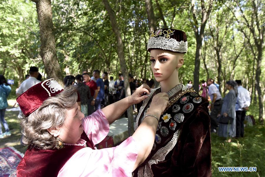 Se celebra el Festival Saban de la etnia tártara celebrada en Tacheng