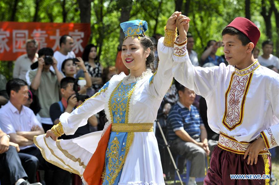 Se celebra el Festival Saban de la etnia tártara celebrada en Tacheng