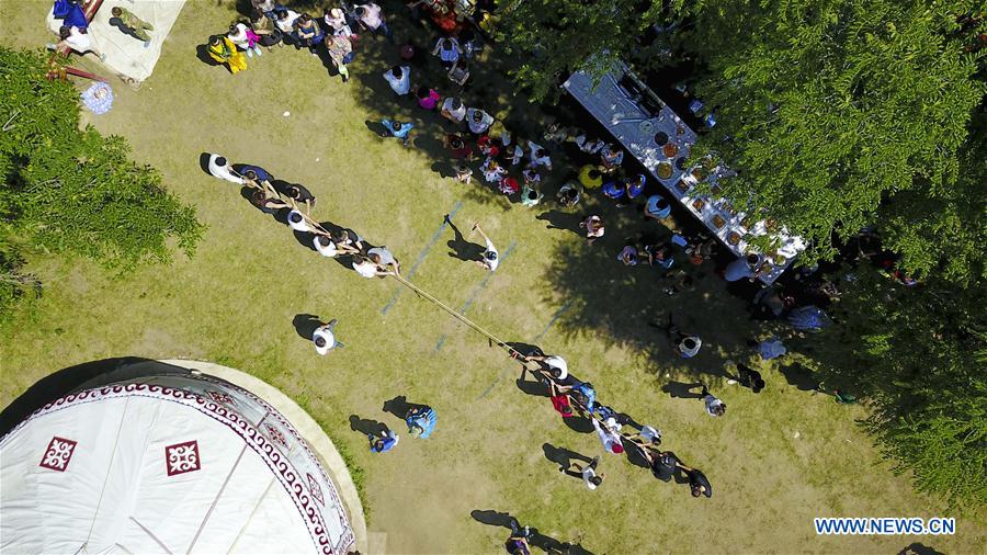 Se celebra el Festival Saban de la etnia tártara celebrada en Tacheng