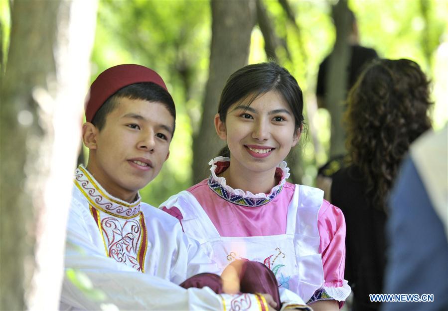 Se celebra el Festival Saban de la etnia tártara celebrada en Tacheng