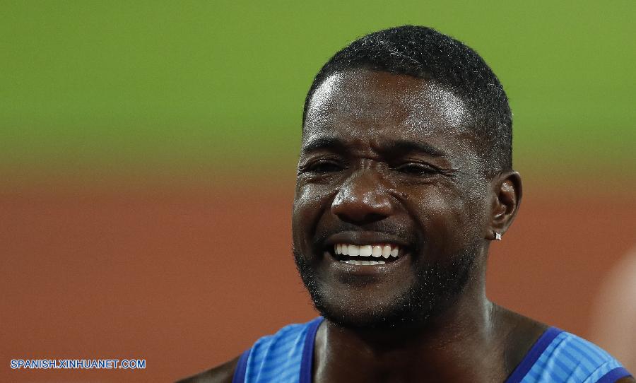 Gatlin vence a Bolt y gana título mundial de 100 metros planos varonil