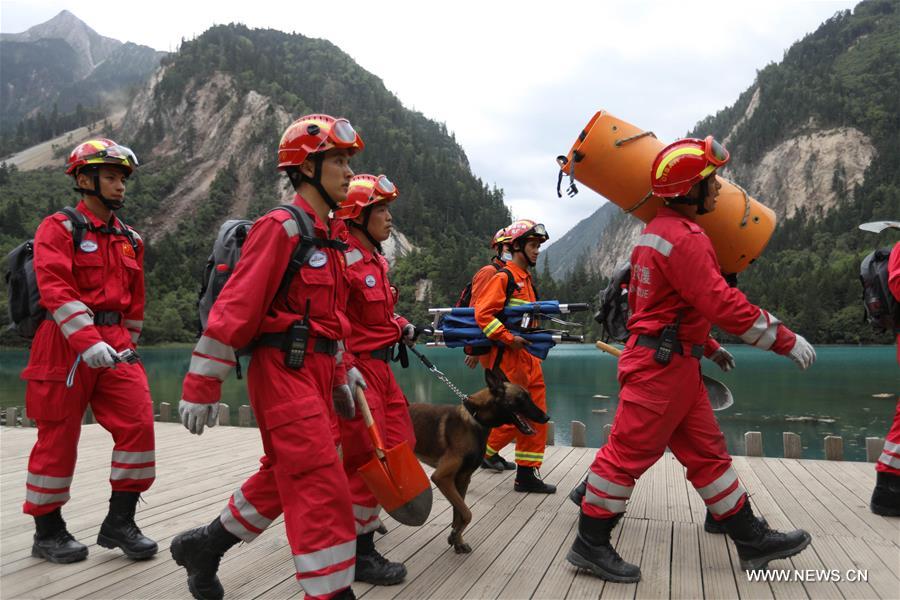 Socorristas continúan la búsqueda de sobrevivientes en Jiuzhaigou