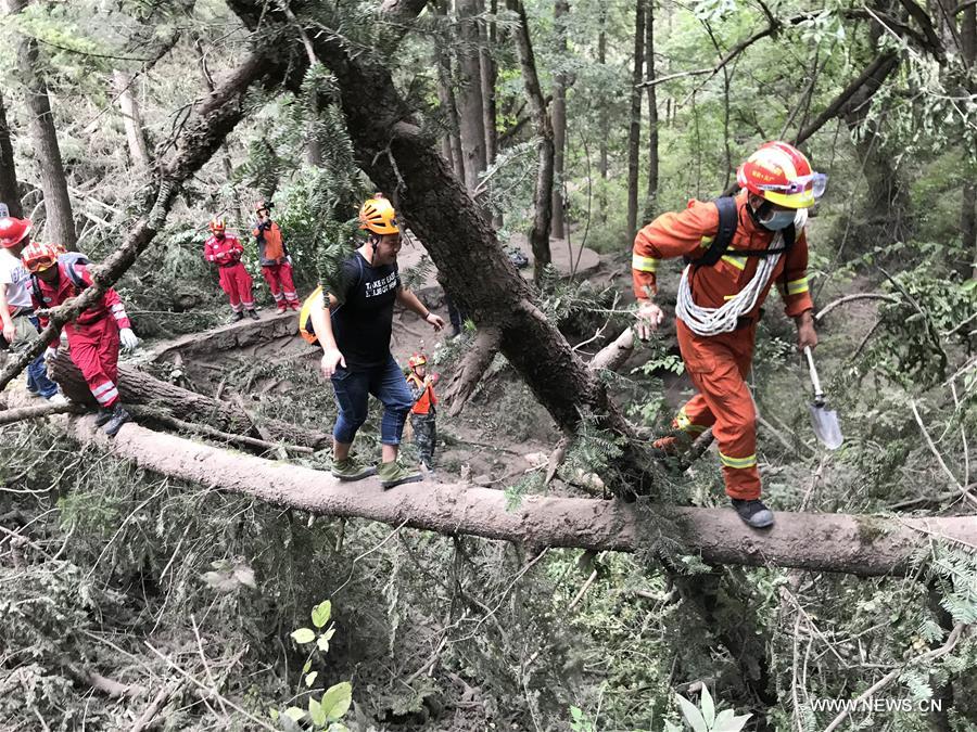 Socorristas continúan la búsqueda de sobrevivientes en Jiuzhaigou