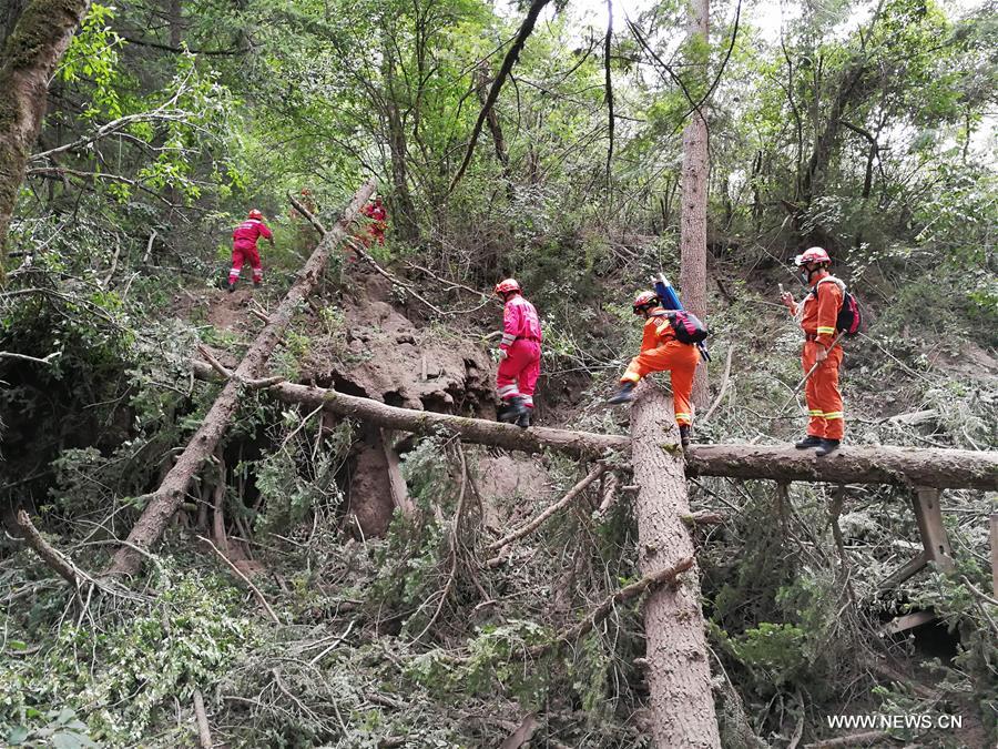 Socorristas continúan la búsqueda de sobrevivientes en Jiuzhaigou