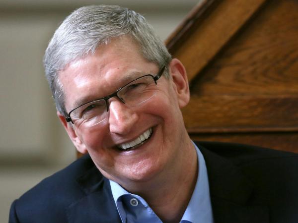 Tim Cook gana 74 millones de euros en acciones de Apple