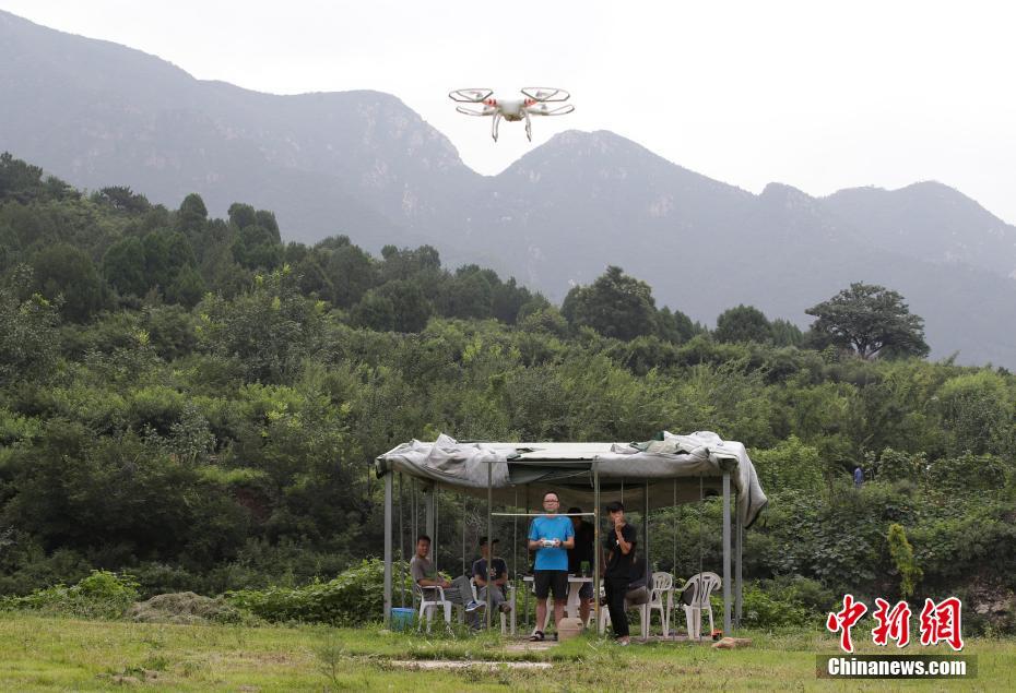 Beijing establece una escuela de entrenamiento para el pilotaje de drones