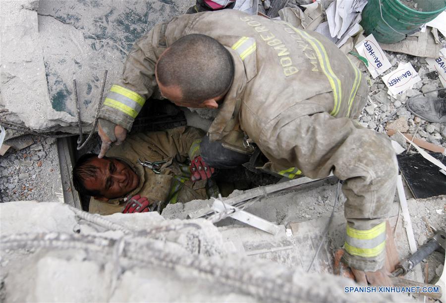 Suman 194 los muertos por terremoto en México