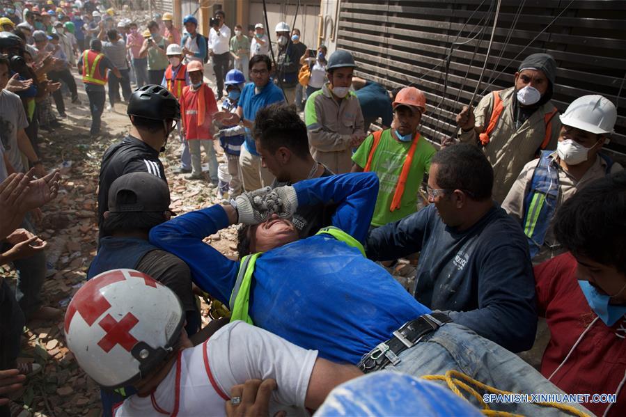 Suman 194 los muertos por terremoto en México