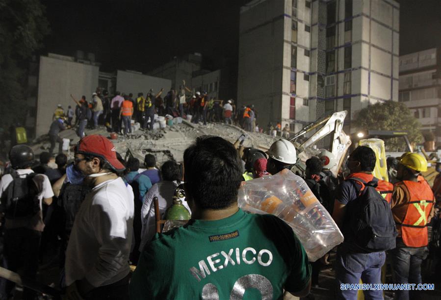 Suman 194 los muertos por terremoto en México