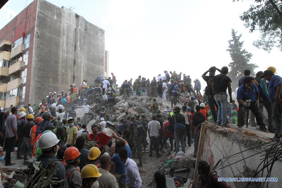 Suman 194 los muertos por terremoto en México