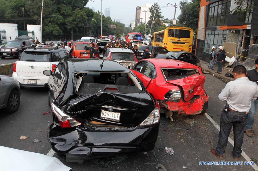 Accidente de camión cisterna deja 4 muertos en Ciudad de México