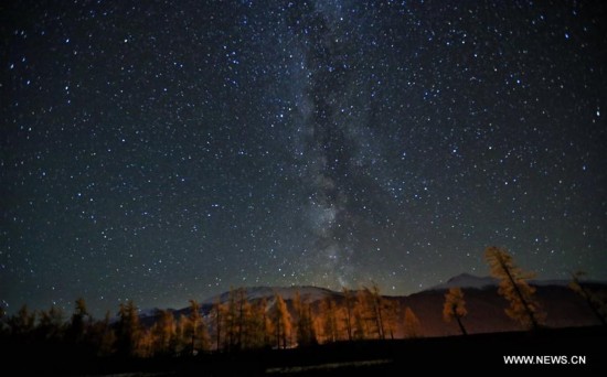 Impresionante paisaje oto?al en Kanas, Xinjiang