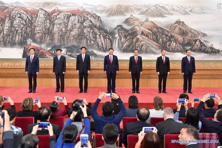 Xi Jinping y otros miembros de la cúpula del PCCh se reúnen con la prensa