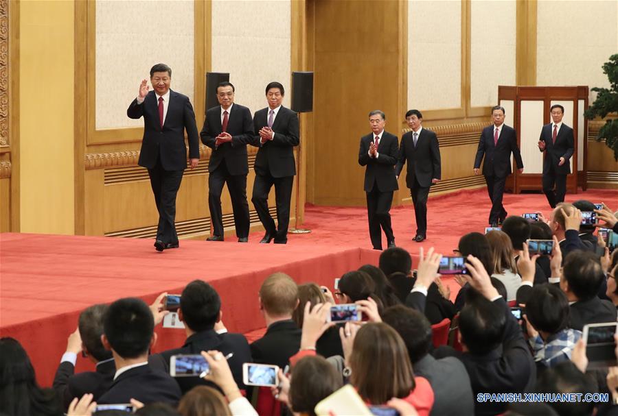 Xi Jinping y otros miembros de la cúpula del PCCh se reúnen con la prensa