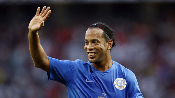 Anuncian la despedida del brasile?o Ronaldinho