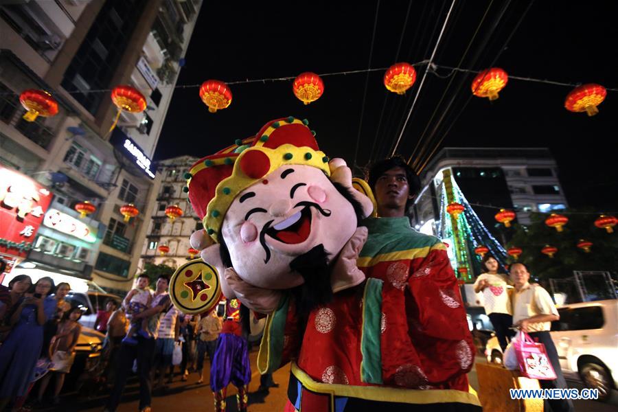 El barrio chino de Yangon de Myanmar da la bienvenida al próximo Festival de la Primavera