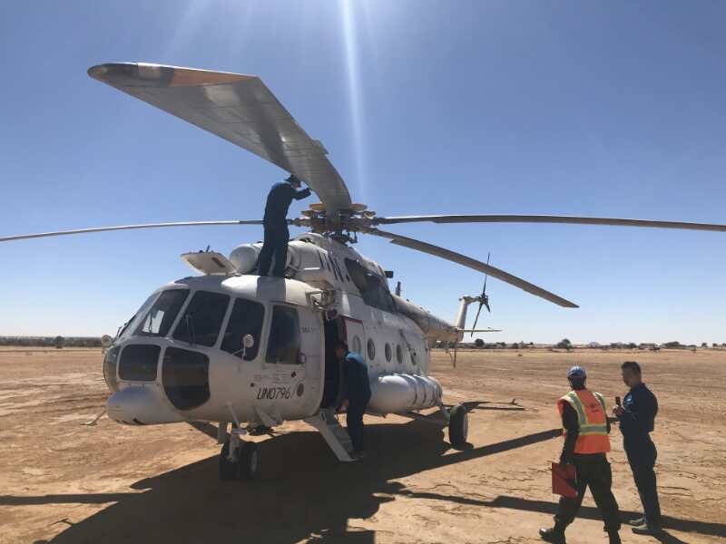 Militares de la División de Helicópteros de la Fuerza China para el Mantenimiento de la Paz preparan el despegue. (Foto: División de Helicópteros de la Fuerza China para el Mantenimiento de la Paz)