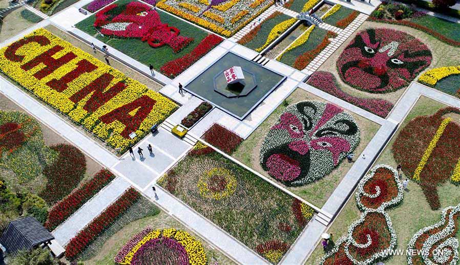 Foto aérea tomada el 28 de marzo de 2018 muestra un patrón formado por tulipanes en un parque temático de tulipanes en Wuhan, capital de la provincia central de Hubei. (Xinhua / Cheng Min)