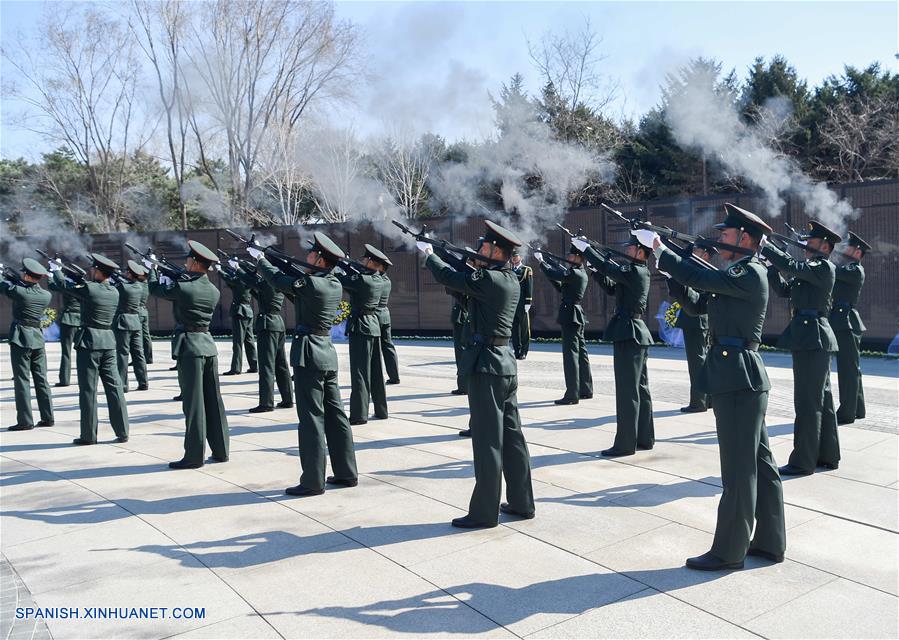 Celebran ceremonia de entierro de restos de soldados chinos muertos en la Guerra de Corea