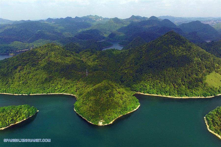 Parque de humedales de Aha en Guizhou, China