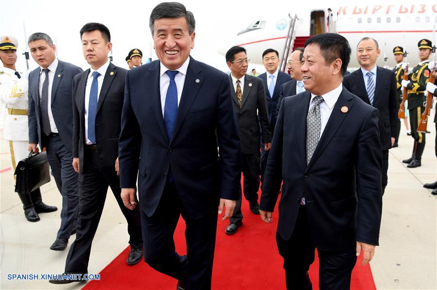 Presidente de Kirguistán llega a Qingdao