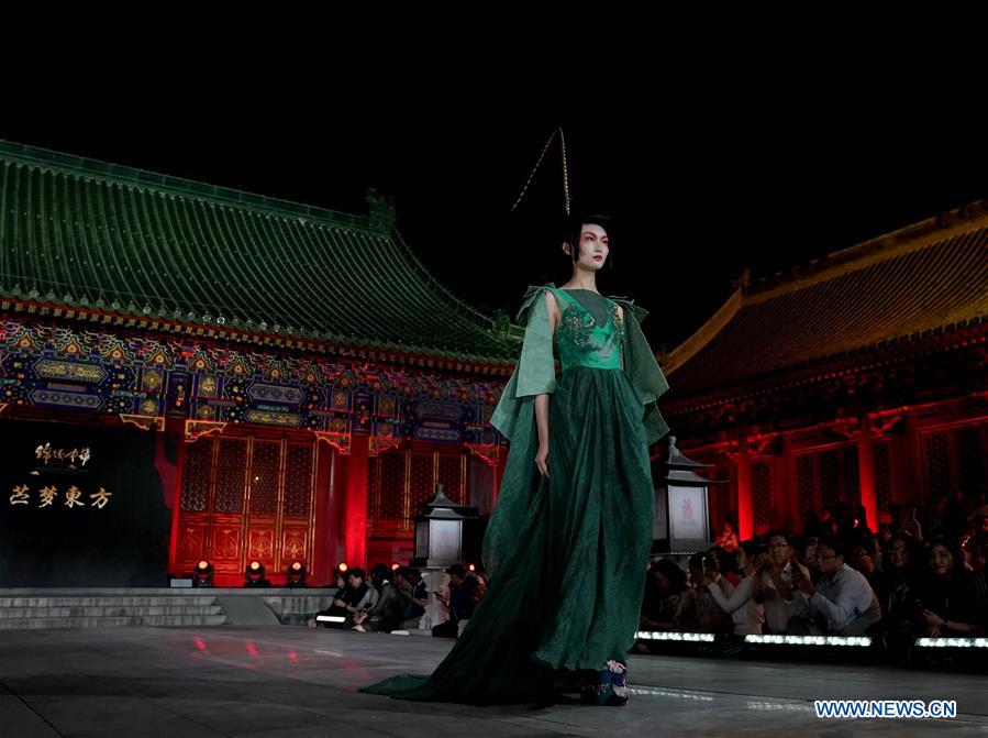 “Espléndida China - Espectáculos de Moda del Patrimonio Cultural Inmaterial de China” en Beijing