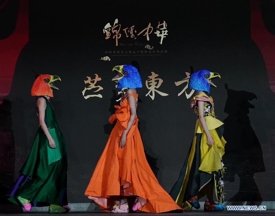 “Espléndida China - Espectáculos de Moda del Patrimonio Cultural Inmaterial de China” en Beijing