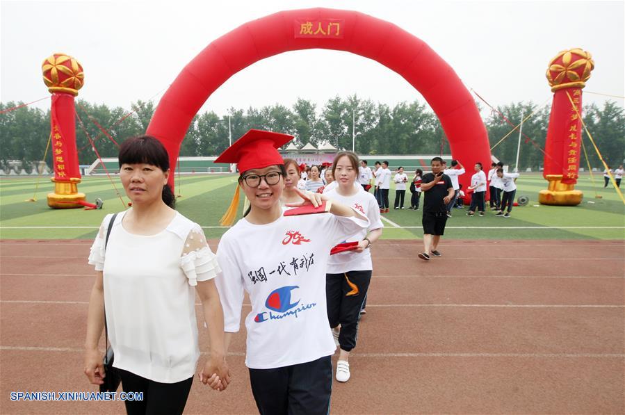 Shanxi: La ceremonia de mayoría de edad de una escuela segundaria