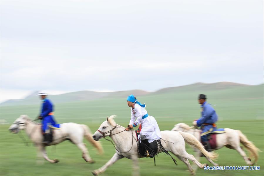 Festival Baima se lleva a cabo en Mongolia Interior de China