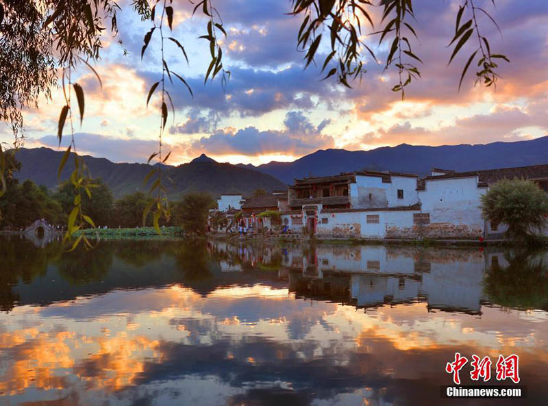 Impresionante arrebol en Hongcun, Anhui