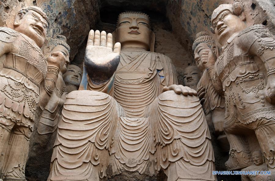 Vista de la Gruta de la Monta?a Tianti en Wuwei, Gansu