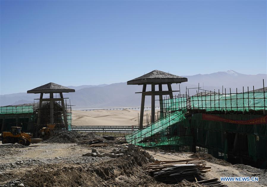 Paisaje del parque nacional del desierto en construcción en Tíbet de China