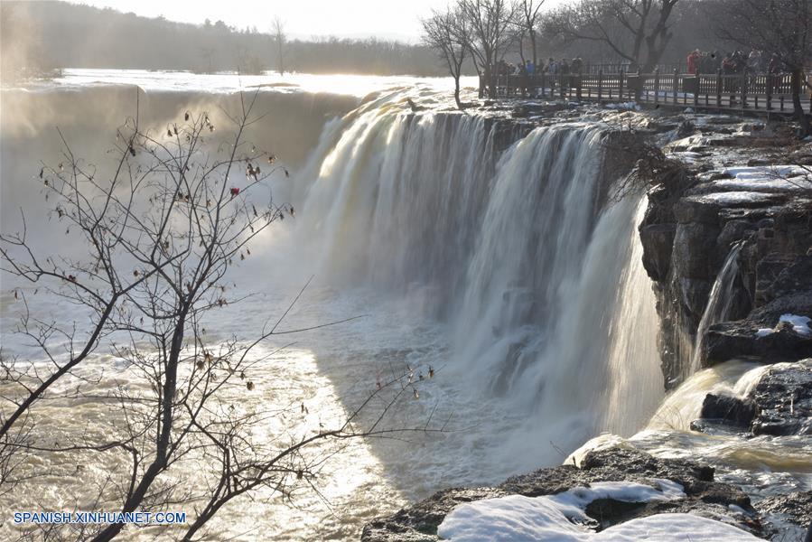 Heilongjiang: Paisaje de la Cascada Diaoshuilou