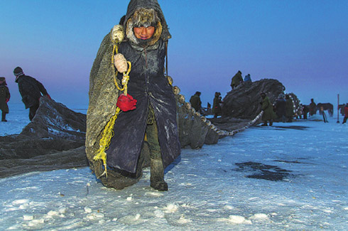 El arraste de redes: una forma tradicional de pescar en invierno. [Foto: proporcionada]