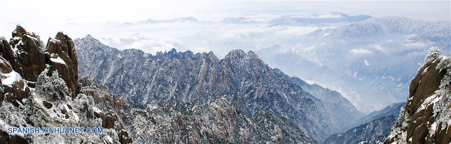 Vista del Area Escénica de la Monta?a Huangshan después de la nevada