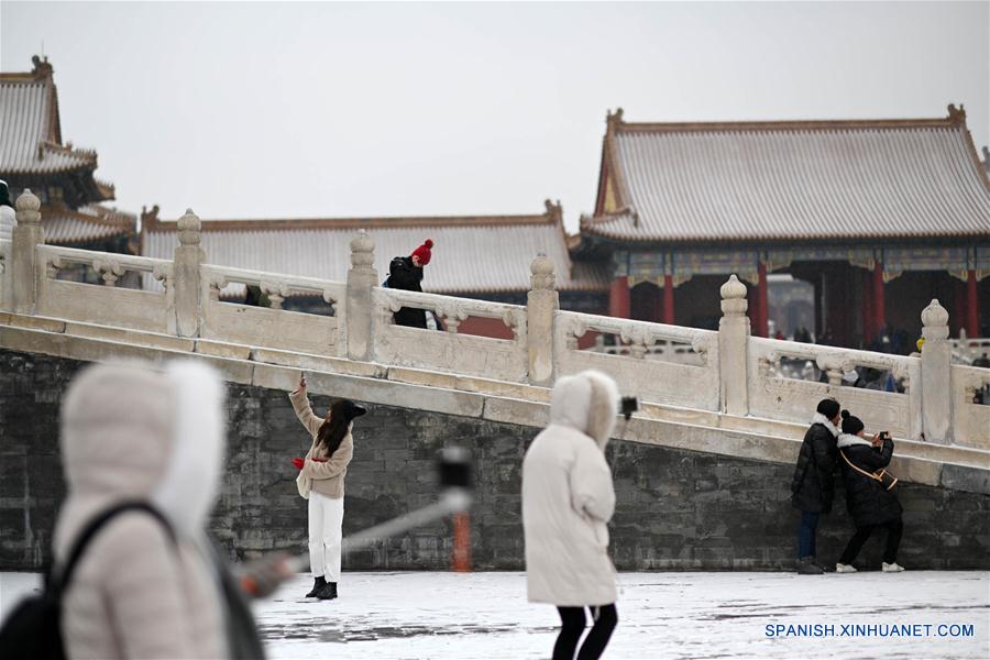 Paisaje nevado en el Museo del Palacio en Beijing