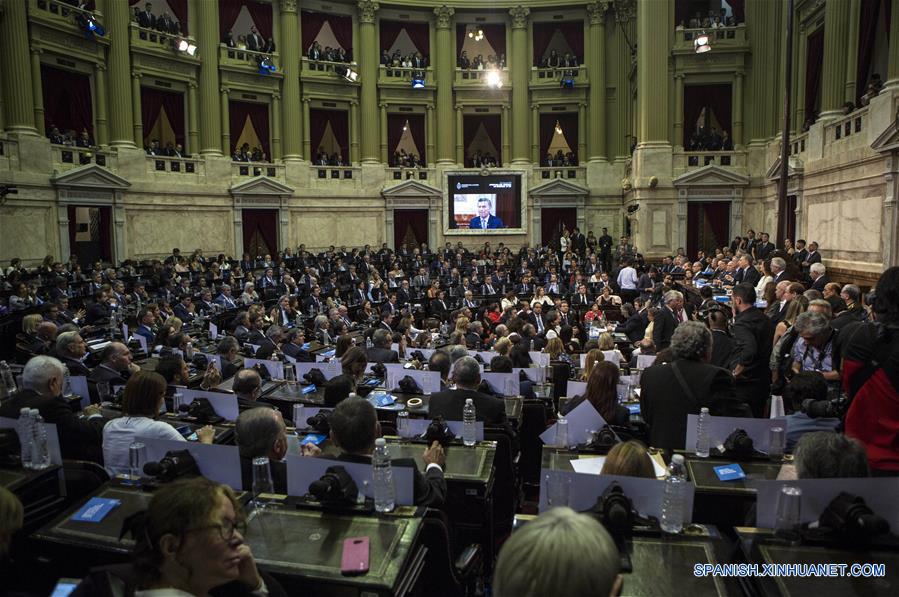 Argentina sale del "pantano" y está mejor que en 2015, afirma Macri