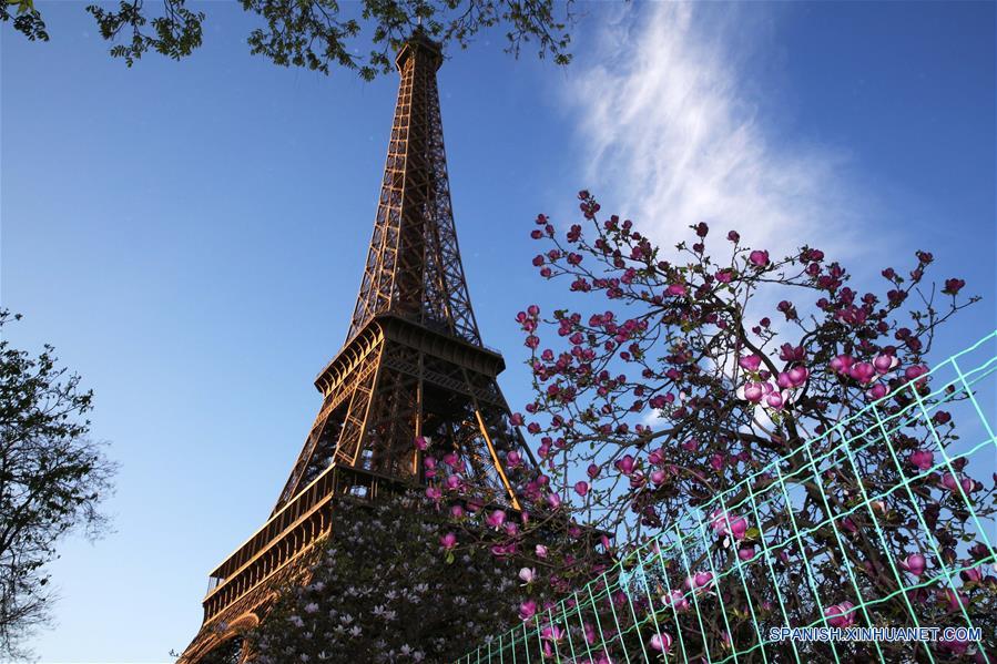 Torre Eiffel celebra su 130o aniversario