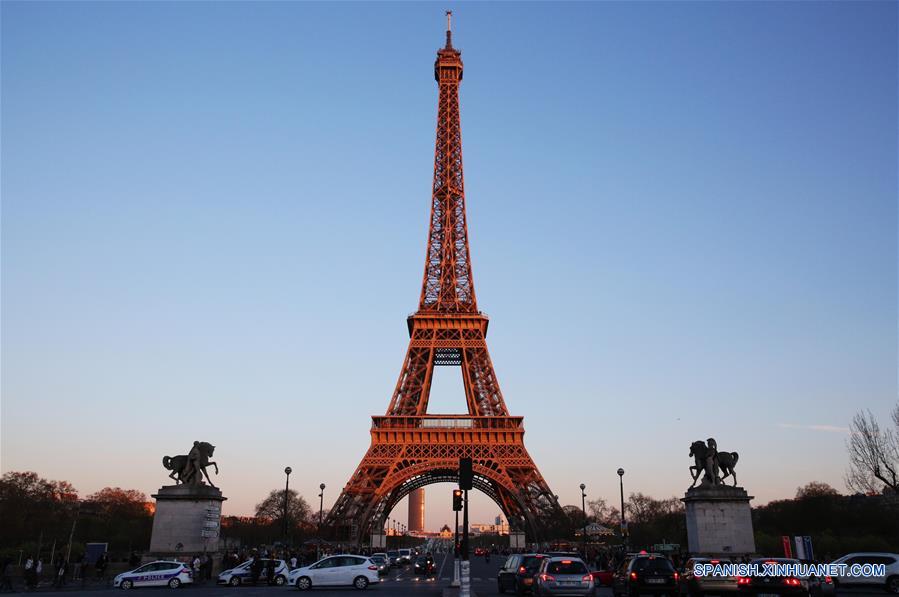 Torre Eiffel celebra su 130o aniversario