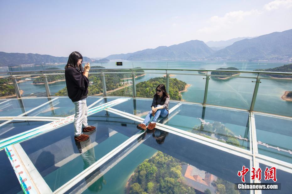 Construyen una cafetería a 99 metros de altura en Jiangxi