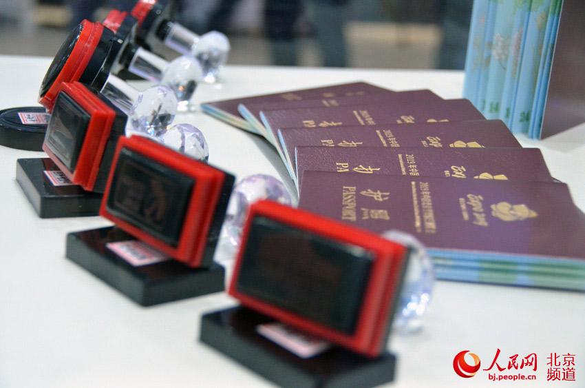 Lanzan oficialmente el pasaporte conmemorativo de la Exposición Internacional de Horticultura de Beijing, que estará a la venta a partir del 1 de mayo