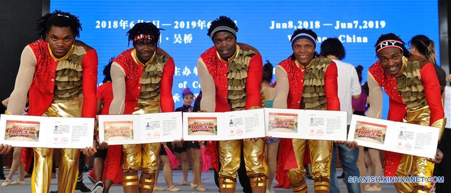 Estudiantes extranjeros finalizan cursos acrobáticos en China