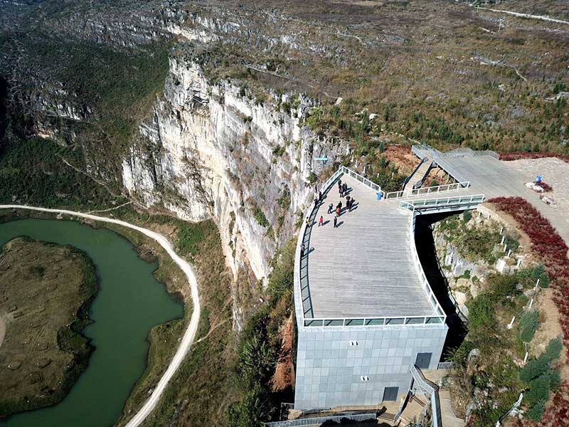 Un museo de arte construido en un acantilado ofrece vistas espectaculares