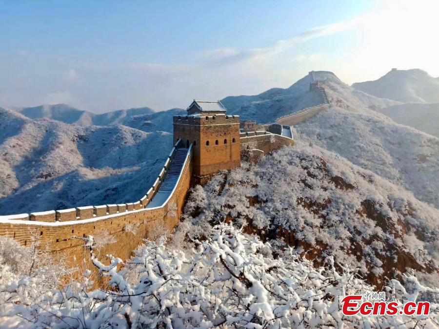 Gran Muralla Jinshanling : reino de hadas después de la nevada primaveral