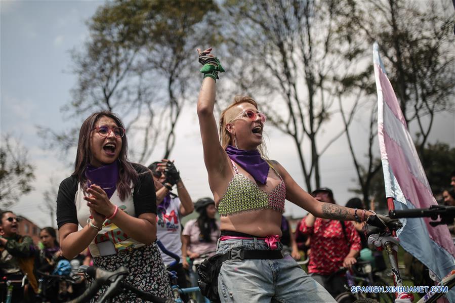 BOGOTA, 8 marzo, 2020 (Xinhua) -- Ciudadanas se manifiestan en el Día Internacional de la Mujer en Bogotá, Colombia, el 8 de marzo de 2020. (Xinhua/Jhon Paz)