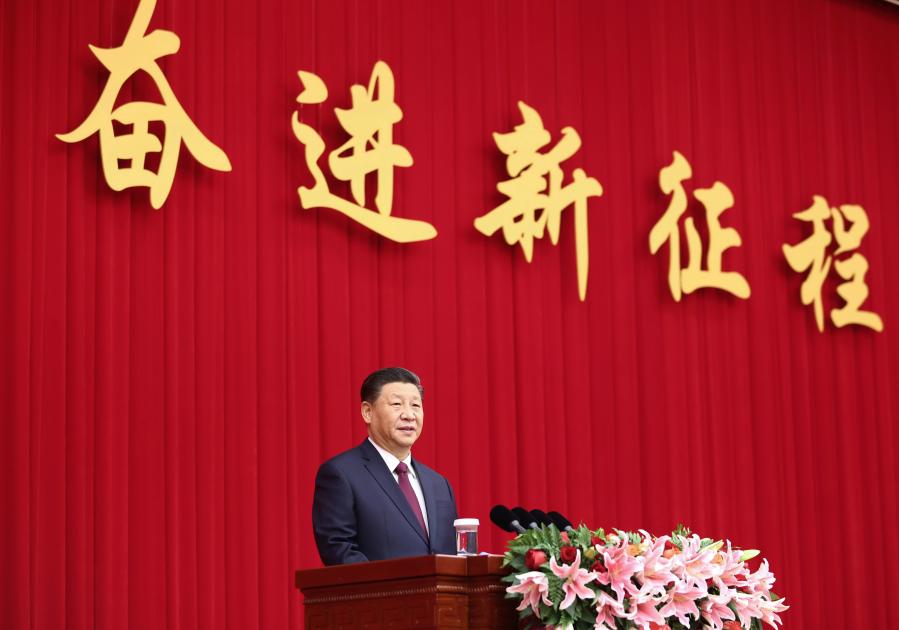 El presidente chino, Xi Jinping, también secretario general del Comité Central del Partido Comunista de China y presidente de la Comisión Militar Central, pronuncia un discurso importante en la reunión de A?o Nuevo celebrada por el Comité Nacional de la Conferencia Consultiva Política del Pueblo Chino, en Beijing, capital de China, el 31 de diciembre de 2020. (Xinhua/Ju Peng)